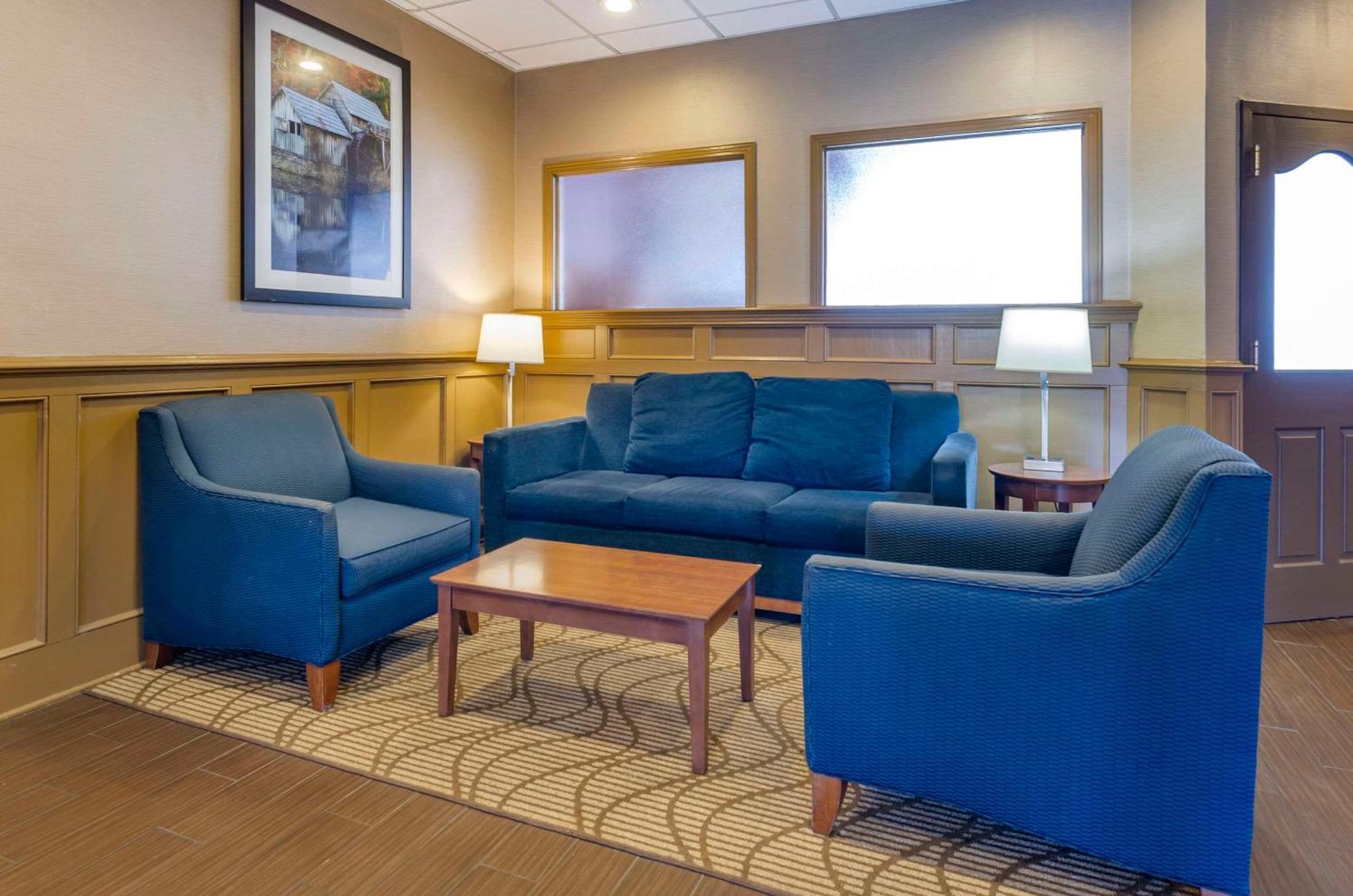 Comfort Inn & Suites Raphine - Lexington Near I-81 And I-64 Eksteriør bilde