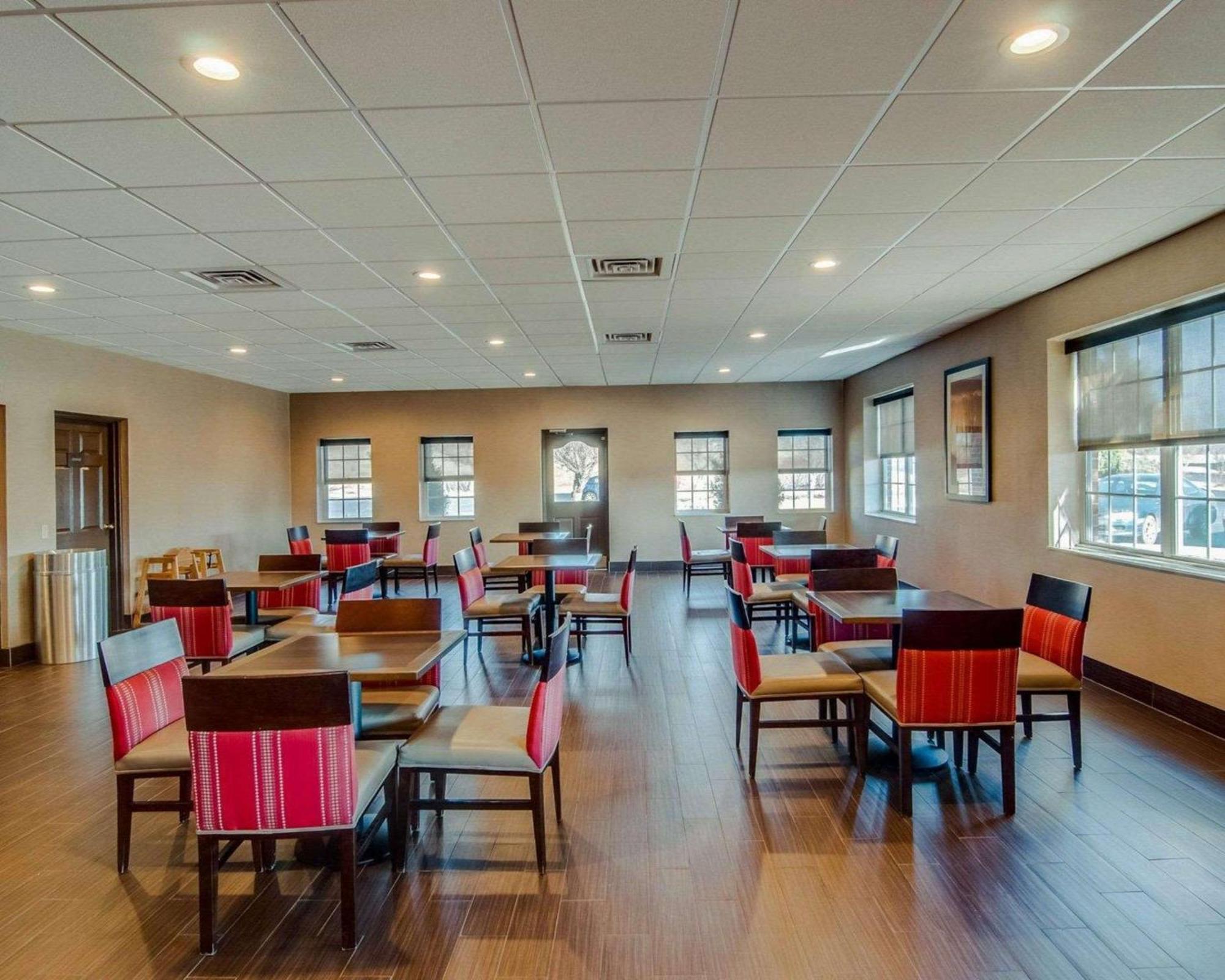 Comfort Inn & Suites Raphine - Lexington Near I-81 And I-64 Eksteriør bilde