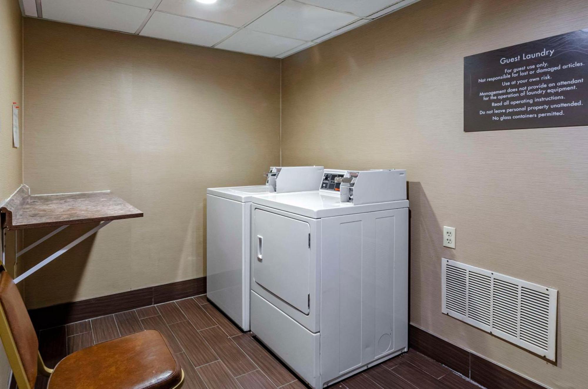 Comfort Inn & Suites Raphine - Lexington Near I-81 And I-64 Eksteriør bilde
